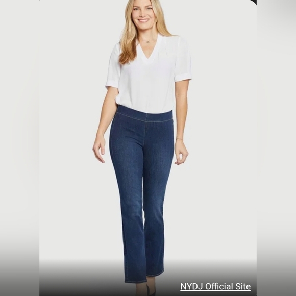 NYDJ Denim - NYDJ women's straight leg, dark wash, like new, Size 0-4 Petite, pull on stretch
